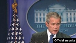 جرج بوش از سوریه خواسته است تا در امور داخلی لبنان مداخله نکند.