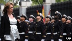 Премьер Сапатеро надеется, что беременность не помешает министру Чакон крепить испанскую оборону