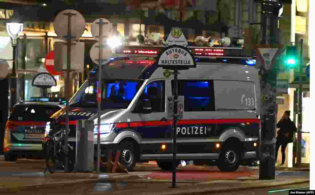 Tízen közepesen súlyos és könnyebb sebeket kaptak. A helyzet lelkileg is megterhelő, a kezeltek sokkos állapotban vannak.