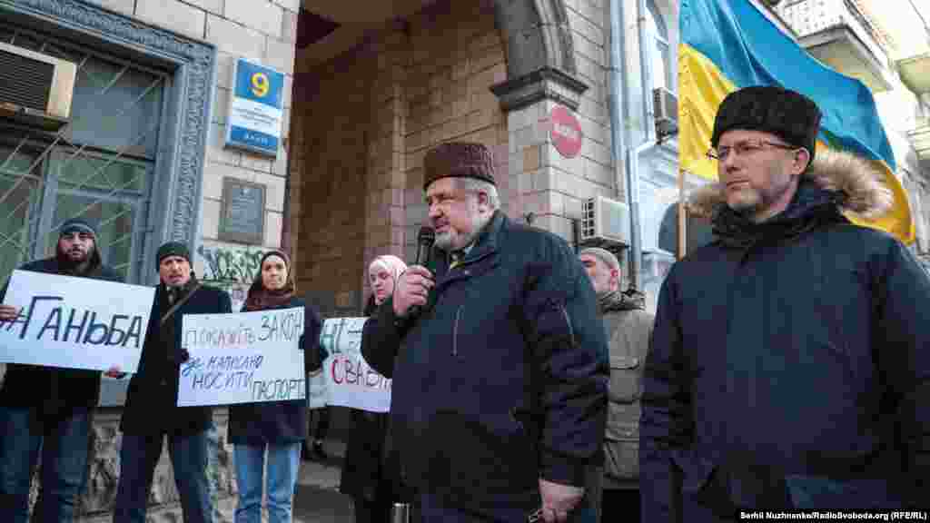 Перед присутніми виступив голова Меджлісу кримськотатарського народу Рефат Чубаров і муфтій ДУМУ &laquo;Умма&raquo; Саїд Ісмагілов