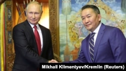 Президент Росії Володимир Путін та його монгольський колега Халтмаагійн Баттулга, Улан-Батор, 3 вересня 2019 року