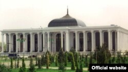Здание парламента Туркменистана