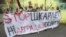 В акції взяли участь активісти, науковці та студенти. Мітингувальники тримали плакати з гаслами проти призначення Шкарлета&nbsp;