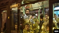 Supraviețuitorii concertului din Sala Bataclan evacuați cu un autobuz vineri noaptea