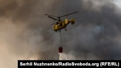Небо над Києвом після повітряної атаки Росії. Дим і гар. Київ, 10, 2025 року