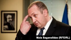 По словам политолога, конфликт, по всей видимости, возник потому, что Маргвелашвили, возможно, не согласился с какими-то соображениями Иванишвили