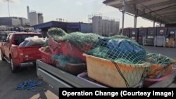 Рибальські сітки готують до відправки на фронт до України. Швеція