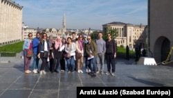 Sokszínű nyelviskola.