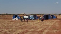 پناه بردن صدها هزار آواره به دشت‌ها و مراتع در شمال ادلب