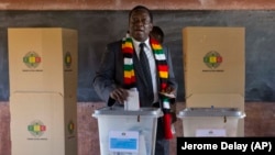 За даними виборчої комісії, колишній союзник багаторічного президента Зімбабве Роберта Мугабе Еммерон Мнангагва отримав 50,8% голосів виборців