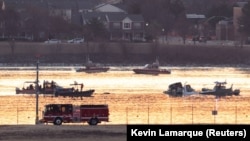 30 cічня рятувальна операція в річці Потомак у Вашингтоні перетворилася на пошукову, оскільки рятувальники «не вірять», що внаслідок аварії є вцілілі