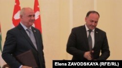 Дмитрий Медоев и Даур Кове обсудили возможности по дальнейшему развитию югоосетино-абхазского партнерства