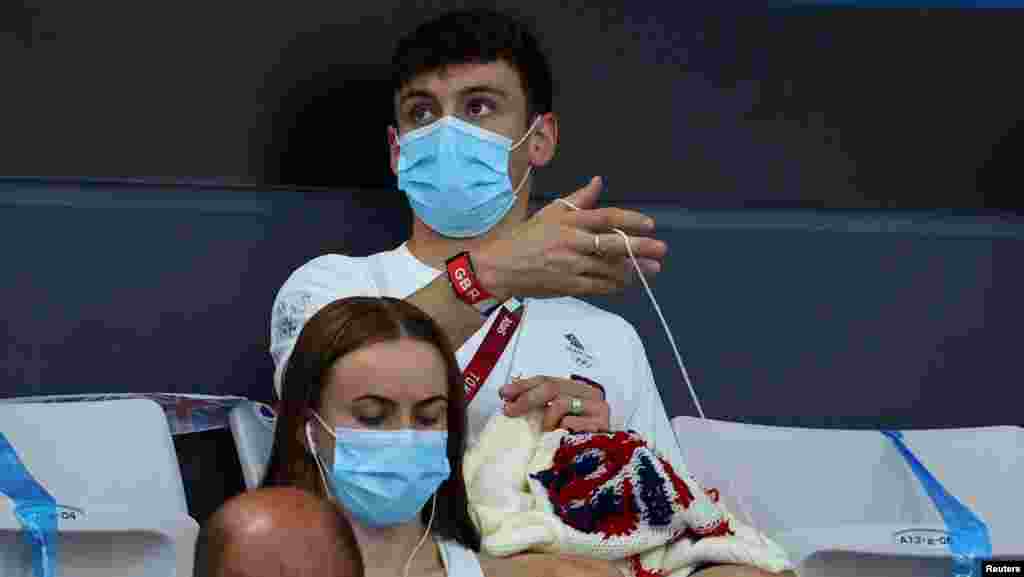 На Олімпіаді у Токіо британський стрибун у воду Том Дейлі отримав золото. Але прославився... в&#39;язанням