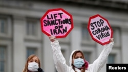Иранга киргизилген санкцияларды алууну талап кылган акциянын катышуучулары. Март, 2020-жыл.