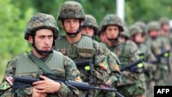 В Министерстве обороны Грузии эту информацию не опровергли, однако подчеркнули, что стычка произошла между солдатами