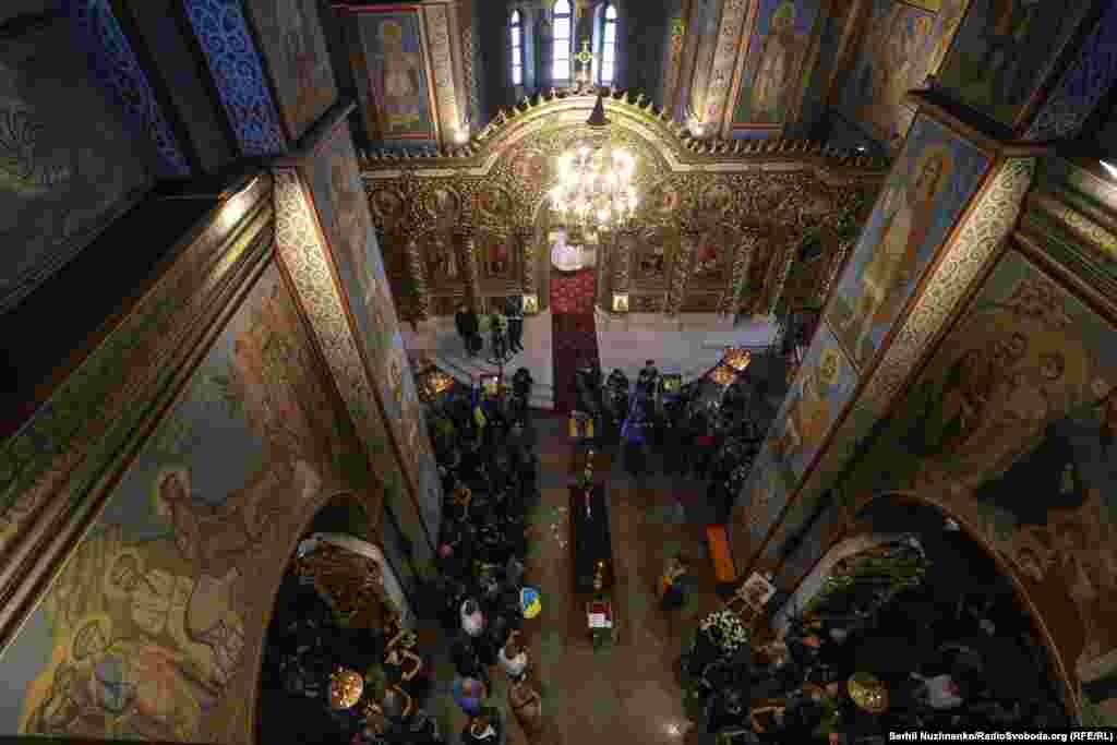 Прощання з загиблим пілотом F-16 Максимом Устименком у Михайлівському Золотоверхому соборі у Києві