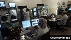 Грузинское правительство же выделило средства на то, чтобы были напечатаны копии, наиболее близкие к негативам, которые и возвращаются в Грузию