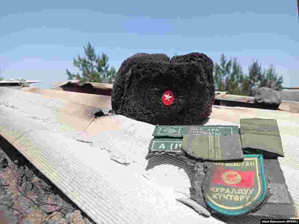 Военная форма. Село Максат. 2 мая 2021 г.&nbsp; Согласно данным МЧС Кыргызстана, в результате обстрелов в селе Максат пострадало 11 жилых домов.&nbsp;