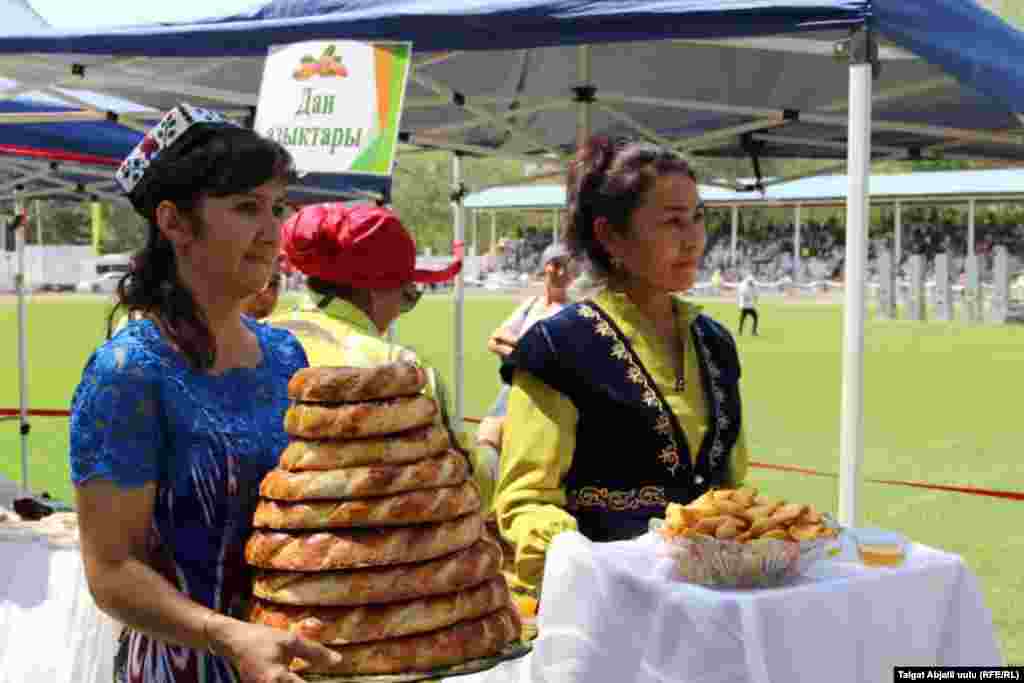 Мисте менен кооздолгон патыр нандар.&nbsp;