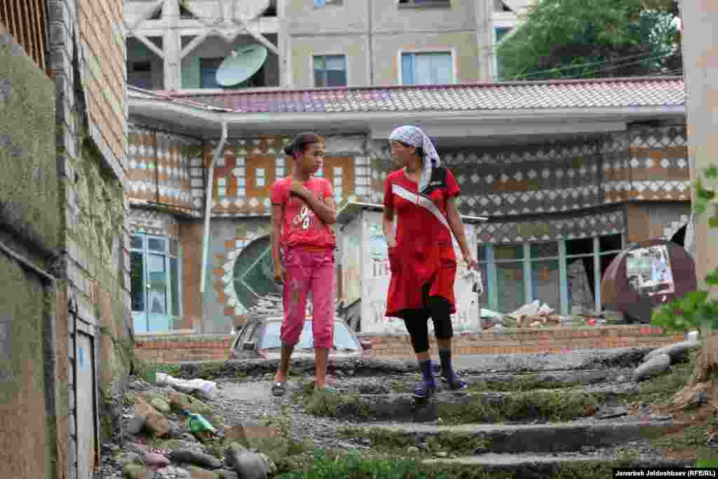 В 1943 году поселок шахтеров стал городом Таш-Кумыром