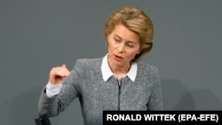Ministra germană a apărării, Ursula von der Leyen în Parlamentul de la Berlin (foto de arhivă) 