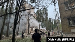 Частково зруйнований житловий будинок після російського удару, Київ, 31 липня 2025 року