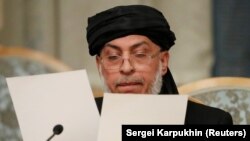 Sher Mohammad Abbas Stanakzai (R), head of the Taliban’s political council in Qatar, takes part in the multilateral peace talks on Afghanistan in Moscow November 9