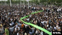 هواداران میرحسین موسوی در راهپیمایی مسالمت‌آمیز و اعتراضی ۲۵ خرداد