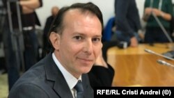 Premierul începe să schimbe strategia de comunicare în privința vaccinării. Imagine generică din Parlamentu cu Florin Cîțu