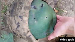 Захисний шолом після влучання російського FPV-дрона