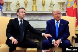 Emmanuel Macron francia és Donald Trump amerikai elnök a Fehér Házban 2025. február 24-én