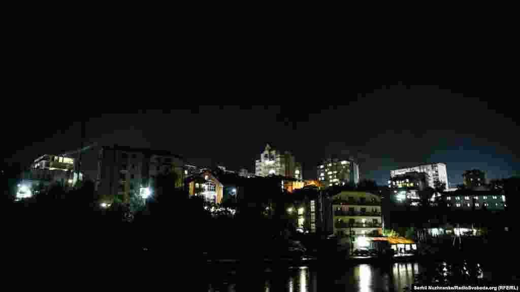 Вечір в Умані. Переважно звучать співи, молитви, туди-сюди мандрують хасиди, за безпекою й правопорядком слідкує поліція. Ще декілька днів &ndash; і паломники будуть роз&rsquo;їжджатися по своїх домівках. А повернуться сюди вже наступного року