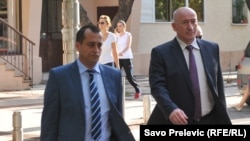 Spcijalni tužilac Saša Čađenović (L) i državni tužilac Milivoje Katnić, ispred suda u Podgorici, arhivski snimak