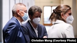 Lyida Hueskens (u sredini), liderka FDP-a, iščekuje prve ankete o rezultatima federalnih izbora u regiji Saksonija-Anhalt u Magdeburgu 6. juna 2021.