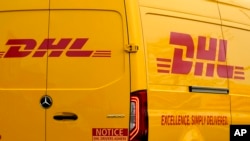 Дві з посилок із вибухівкою були адресовані до Великої Британії та відправлені вантажними літаками DHL