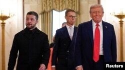 دونالد ترامپ، رئیس‌جمهور ایالات متحده، همراه با ولودیمیر زلنسکی، رئیس‌جمهور اوکراین و رهبران اروپایی، در کاخ سفید