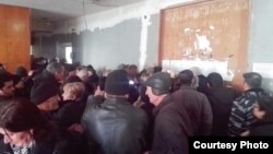 Из десяти дней, выделенных властями на получение пенсий в Грузии, прошло уже восемь, а пропуски получили еще не все