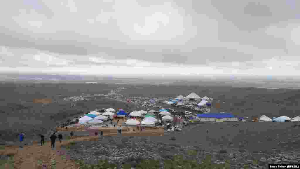 ყაზახეთში, მანგისტაუს რეგიონში, ნოვრუზამდე რამდენიმე დღით ადრე, კარვებს შლიან ამალ მაირამის დღესასწაულზე.