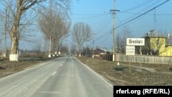 Intrarea în satul Bivolari, județul Iași