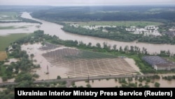 Внаслідок повеней, від яких постраждали Івано-Франківська, Чернівецька, Львівська і Закарпатська області, за офіційними даними, загинули три людини, ще одна – вважається зниклою безвісти