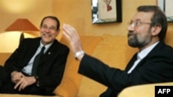 تاريخ اعلام شده توسط سخنگوی وزارت امور خارجه ايران همان زمانی است که مقامات دفتر خاوير سولانا پيشتر درباره آن اطلاع رسانی کرده بودند ولی آقای حسينی گفته بود که اين گفت وگوها به تعويق افتاده است.