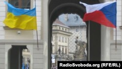 Чехія «історично, політично і як союзник – на боці України», запевнила міністр оборони Чехії Яна Чернохова