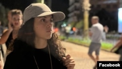 მეგი დიასამიძე 10 სექტემბერს დააკავეს - მას გამოძიება, სავარაუდოდ, კალაძის საარჩევნო შტაბის ერთ-ერთ ბანერზე წარწერის გაკეთებას ედავება. 