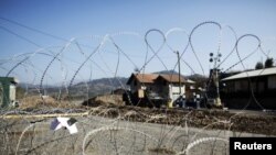 Žičana ograda na prelazu Jarinje, 28. septembar 2011.