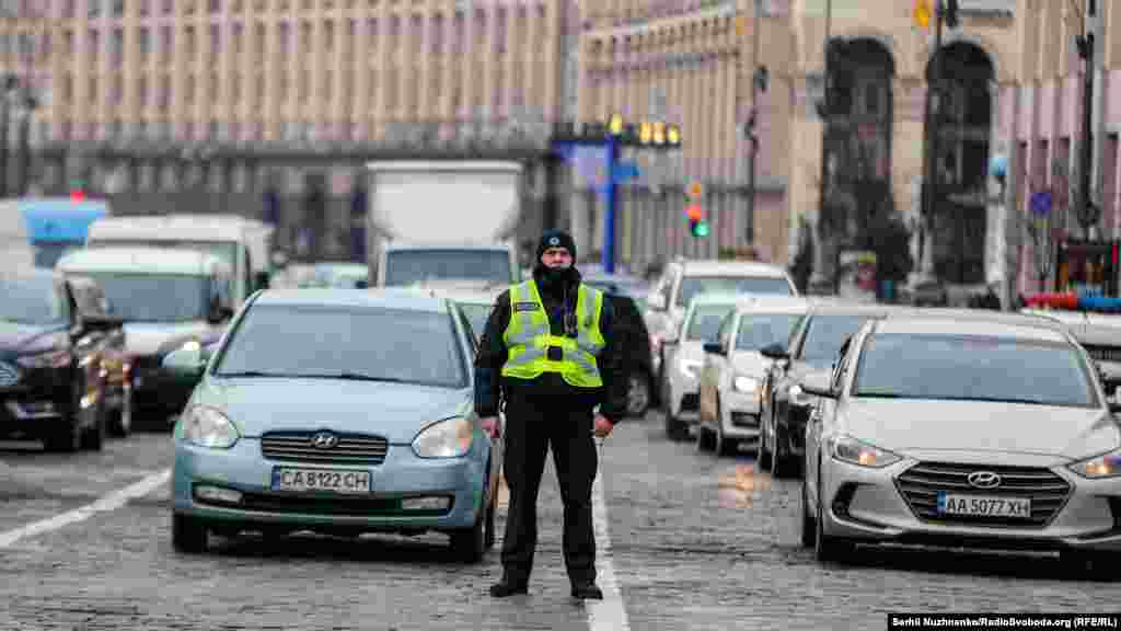 ...місцями також обмежили рух транспорту