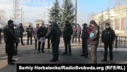 С 9 декабря невакцинированных сотрудников депо «Укрзалізниці» в Лимане отстраняют от работы, а они обратились в полицию