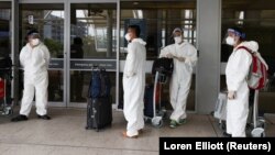 Сидней аэропортуна келген жүргүнчүлөр. Австралия, 29-ноябрь, 2021-жыл