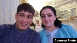 Дастан с женой Аленой. 