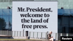 Pancartă la Helsinki în ajunul summitului