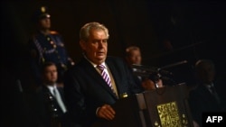 Земан на церемонии инаугурации 2 месяца назад